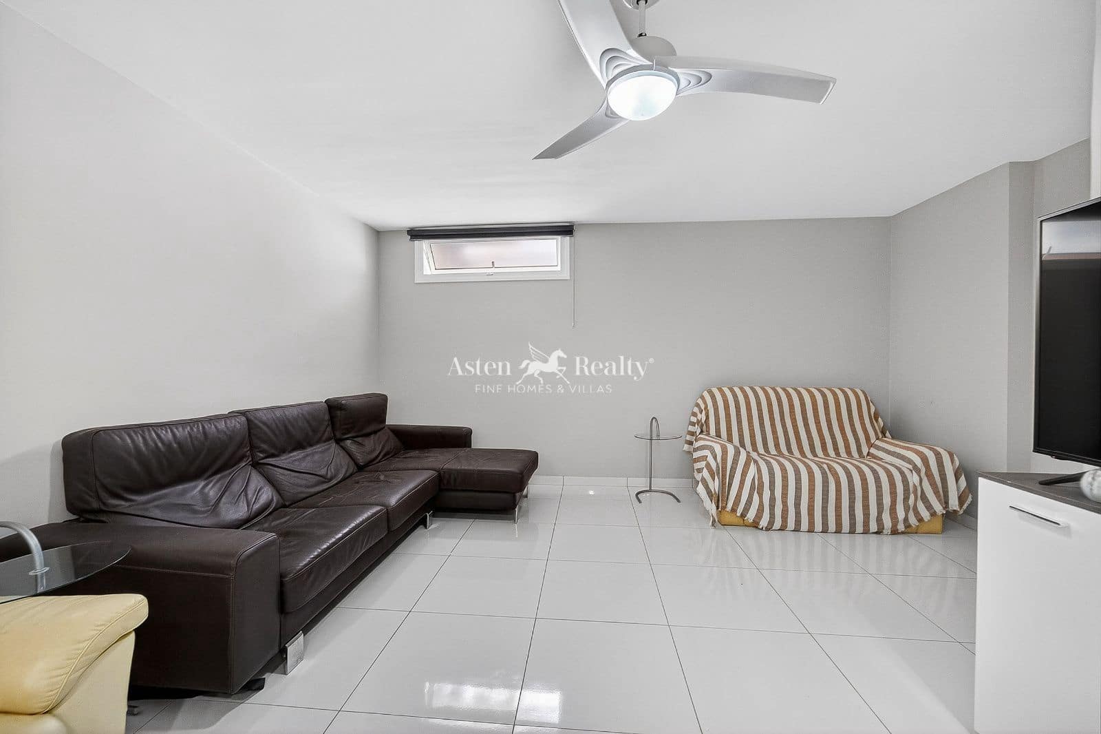 4 bedroom Townhouse for sale in Los Cristianos with pool garage - € 850,000 (Ref: 9730697)