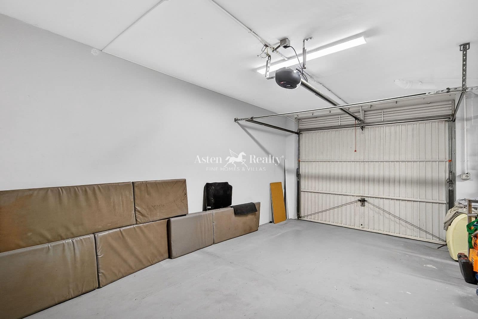 4 bedroom Townhouse for sale in Los Cristianos with pool garage - € 850,000 (Ref: 9730697)