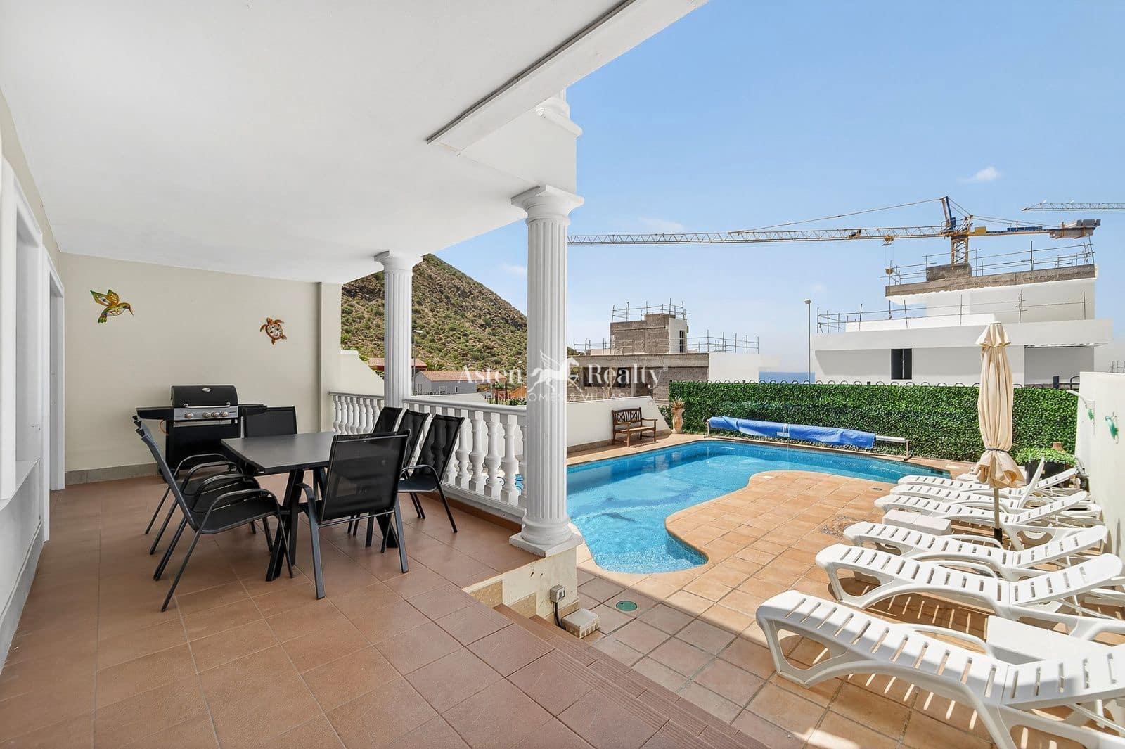 4 bedroom Townhouse for sale in Los Cristianos with pool garage - € 850,000 (Ref: 9730697)