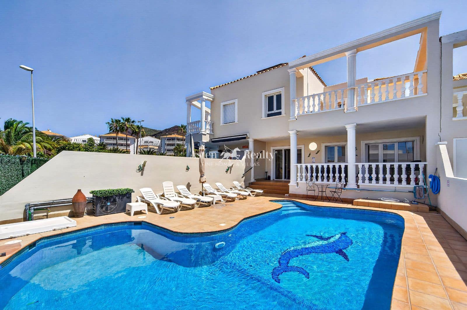 4 bedroom Townhouse for sale in Los Cristianos with pool garage - € 850,000 (Ref: 9730697)