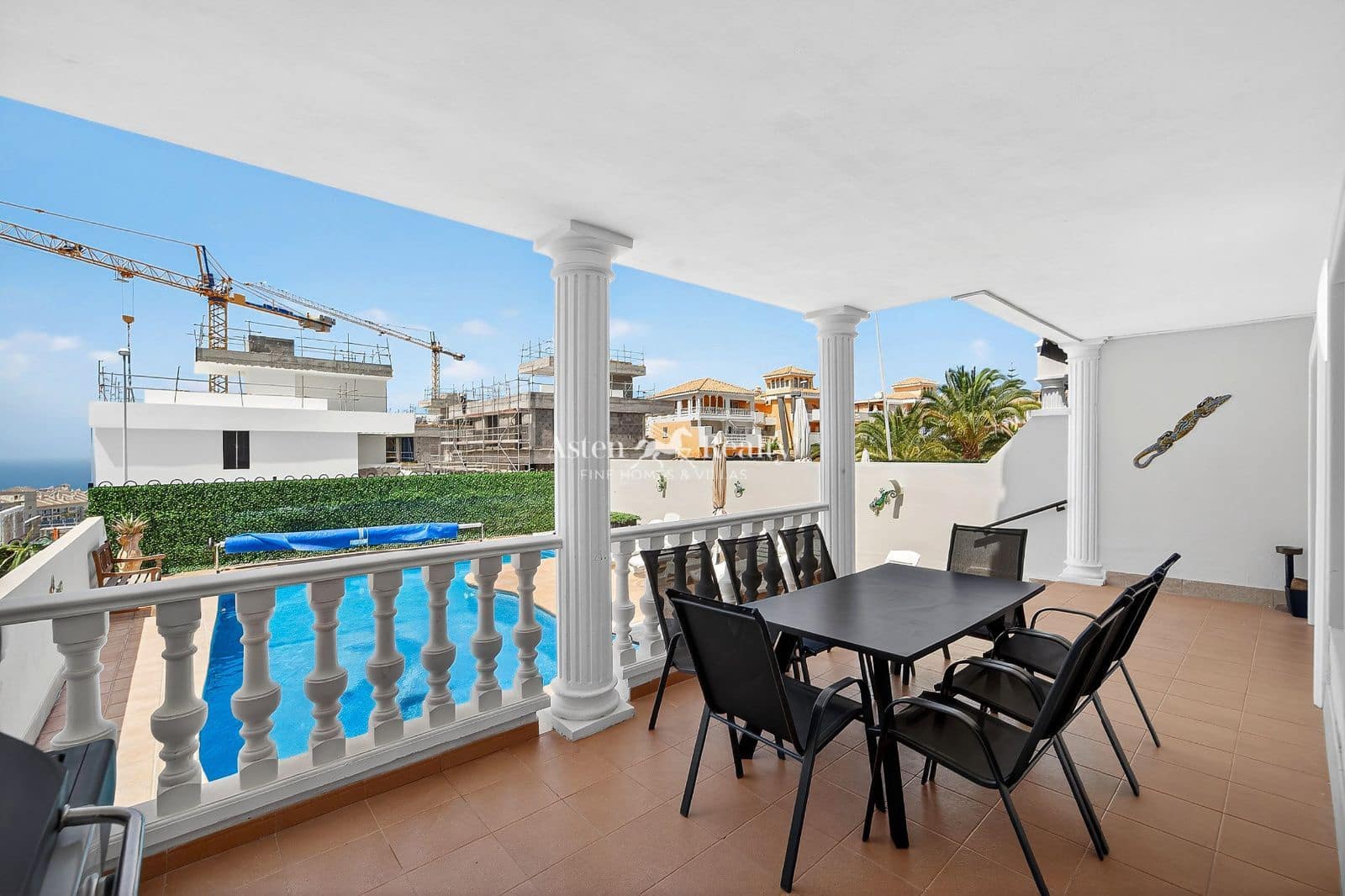 4 bedroom Townhouse for sale in Los Cristianos with pool garage - € 850,000 (Ref: 9730697)