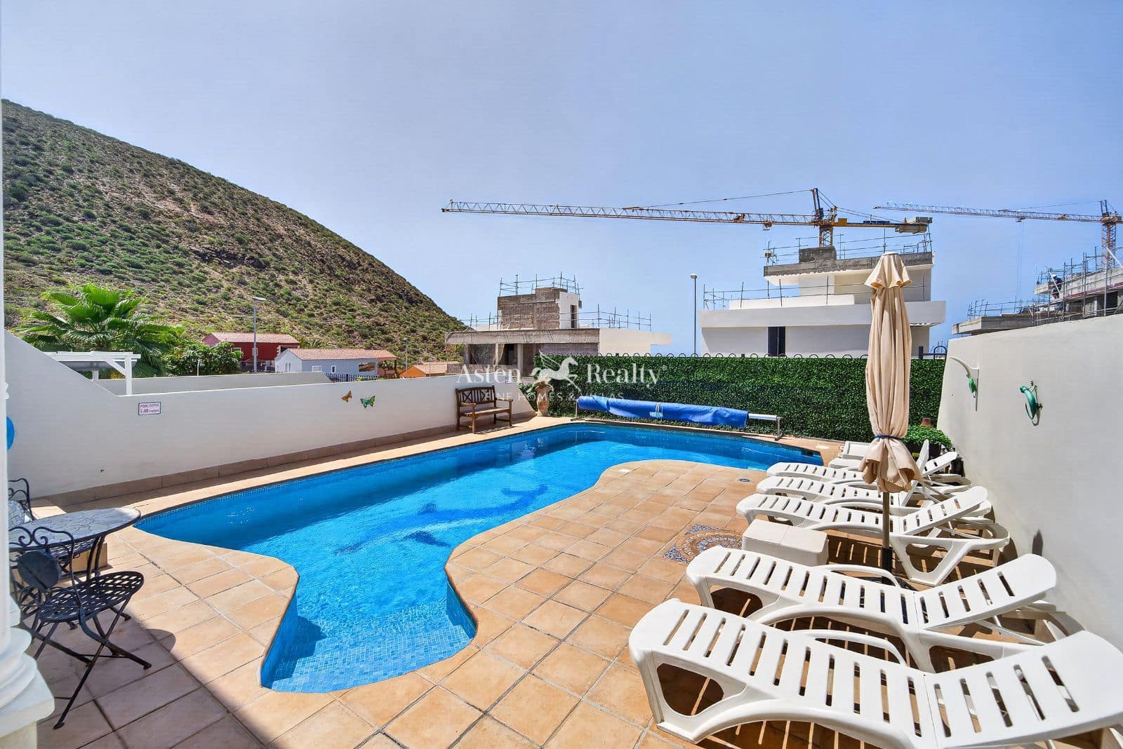 4 bedroom Townhouse for sale in Los Cristianos with pool garage - € 850,000 (Ref: 9730697)