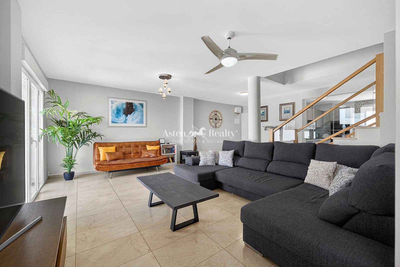 4 bedroom Townhouse for sale in Los Cristianos with pool garage - € 850,000 (Ref: 9730697)