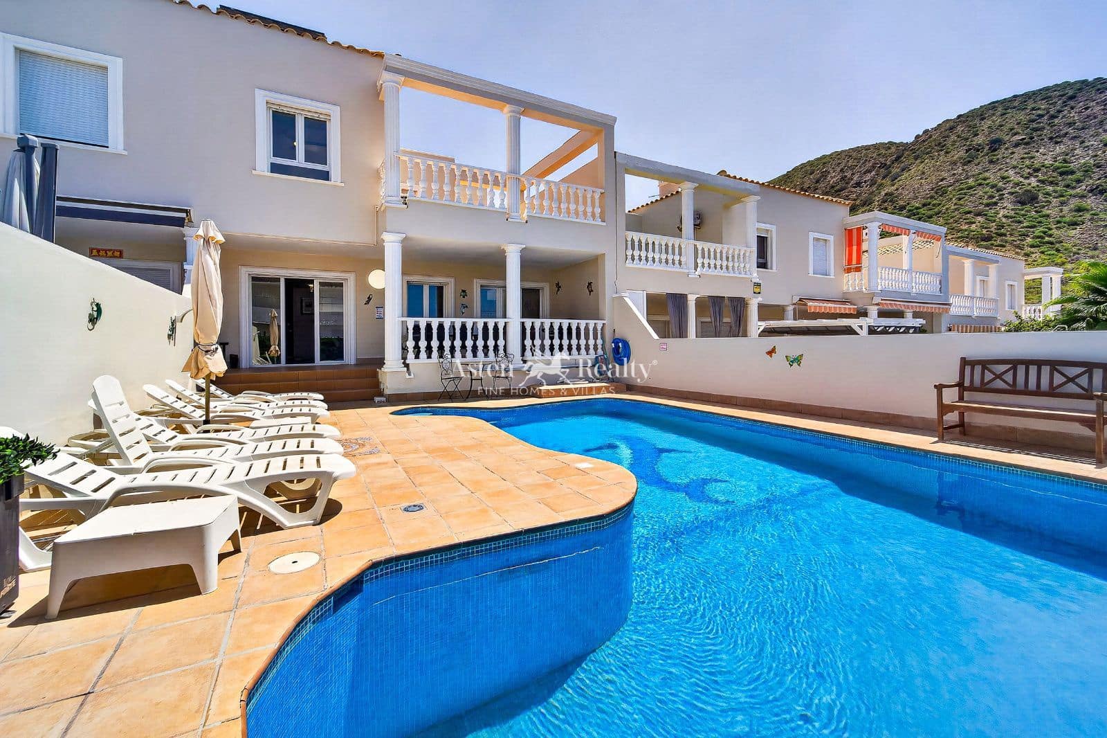 4 bedroom Townhouse for sale in Los Cristianos with pool garage - € 850,000 (Ref: 9730697)