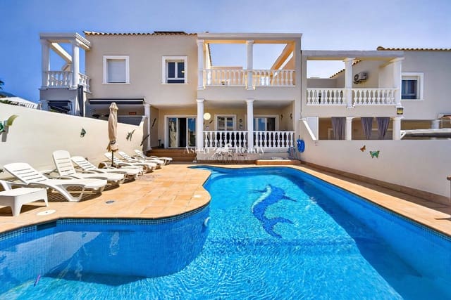 4 soverom Hus til salgs i Los Cristianos, Arona med svømmebasseng garasje - € 850 000 (Ref: 9730697)