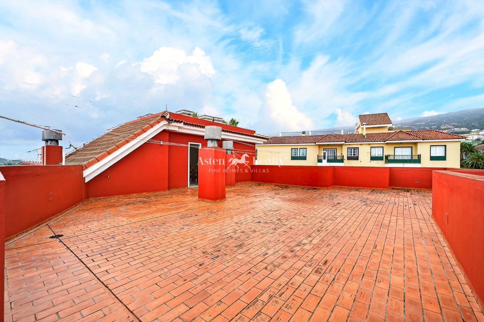 3 bedroom Penthouse for sale in Los Realejos with garage - € 300,000 (Ref: 9730698)