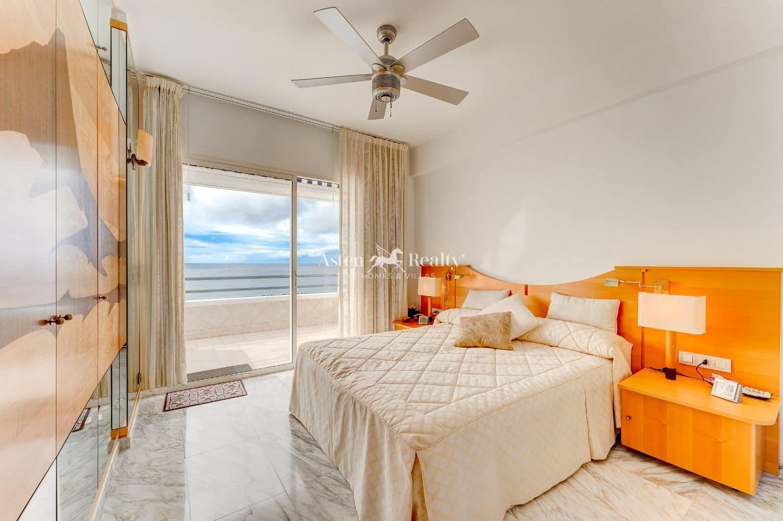 2 soverom Penthouse til salgs i Costa Adeje med svømmebasseng - € 950 000 (Ref: 9730699)