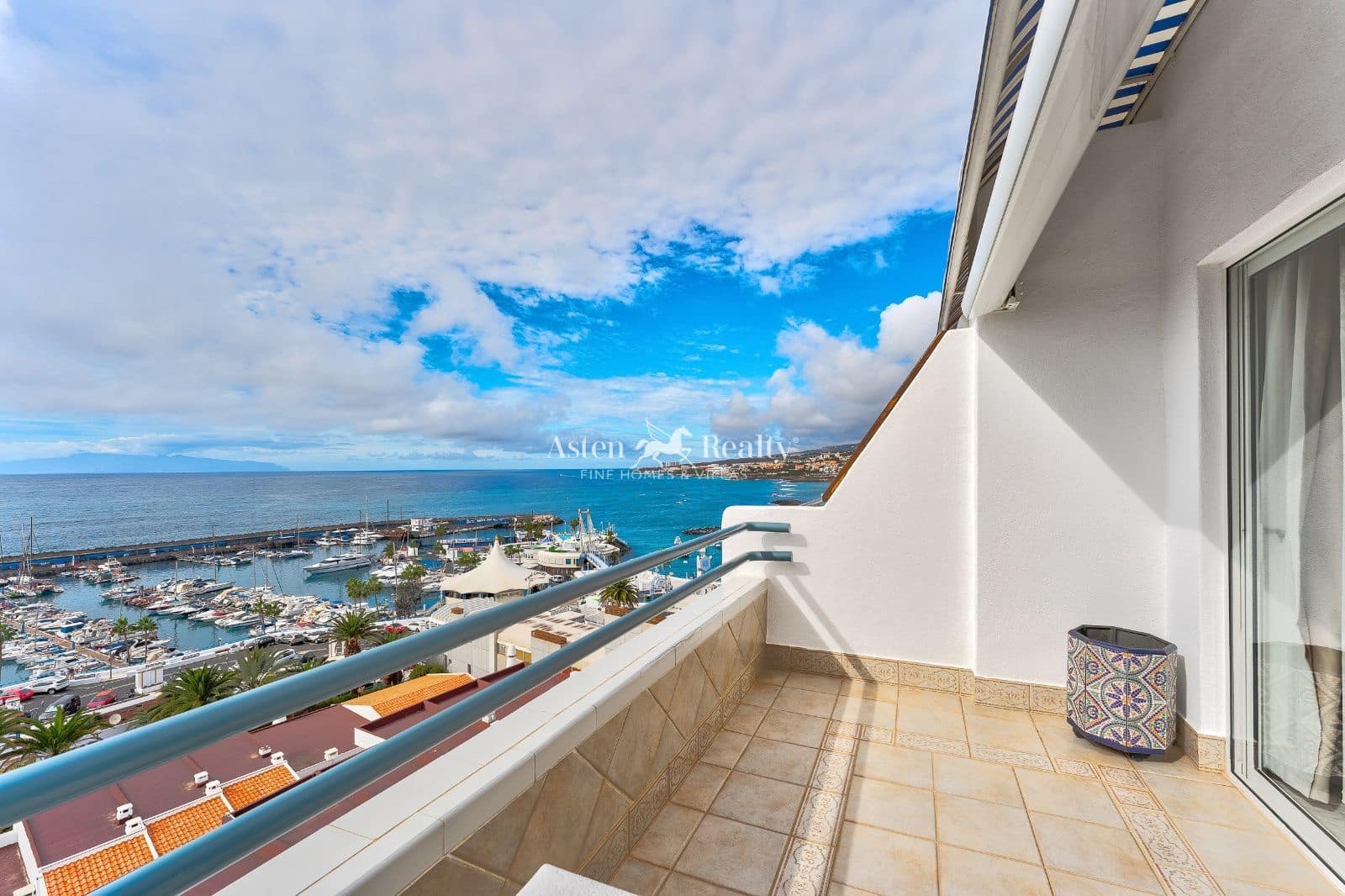 2 soverom Penthouse til salgs i Costa Adeje med svømmebasseng - € 950 000 (Ref: 9730699)