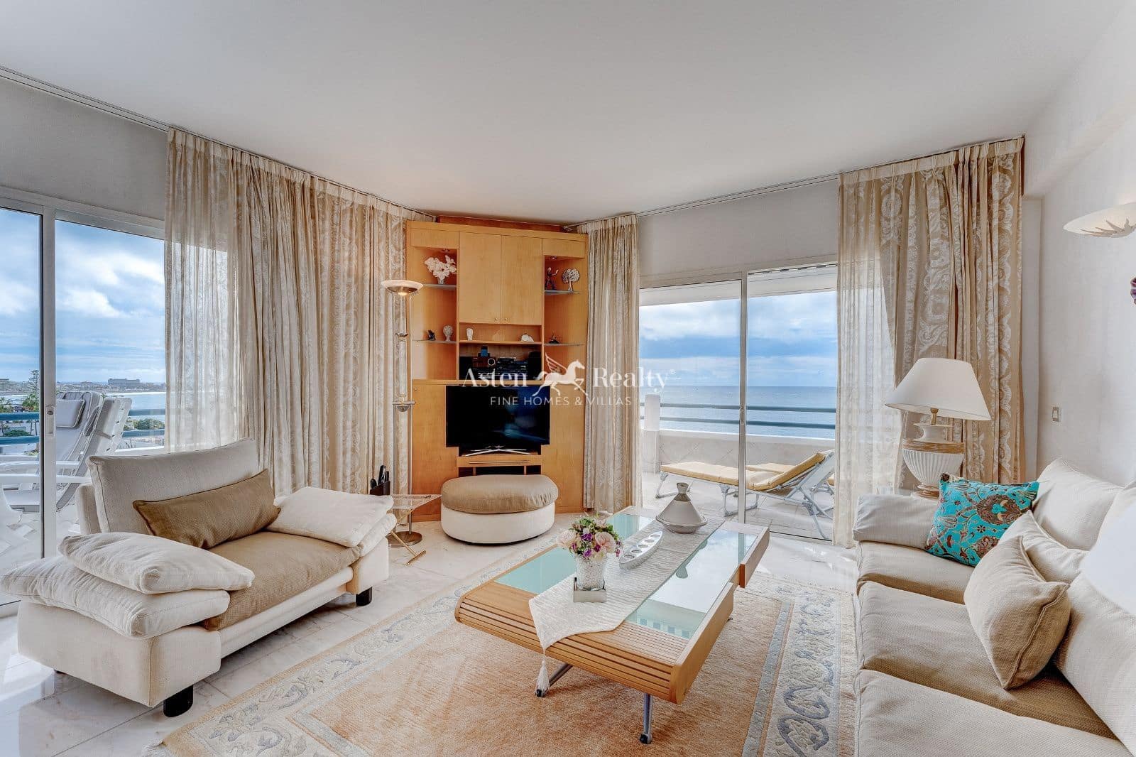 2 soverom Penthouse til salgs i Costa Adeje med svømmebasseng - € 950 000 (Ref: 9730699)