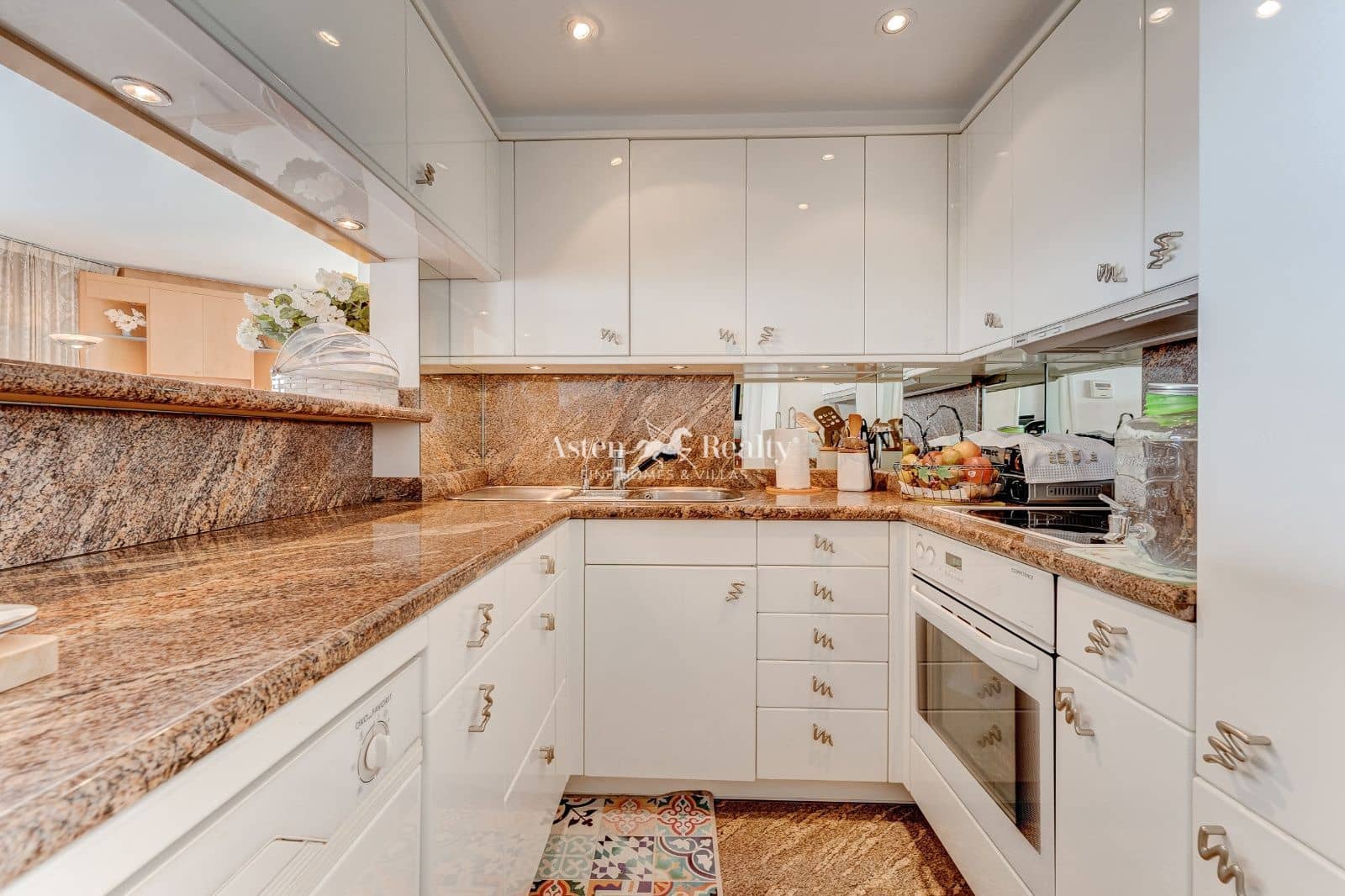 2 soverom Penthouse til salgs i Costa Adeje med svømmebasseng - € 950 000 (Ref: 9730699)