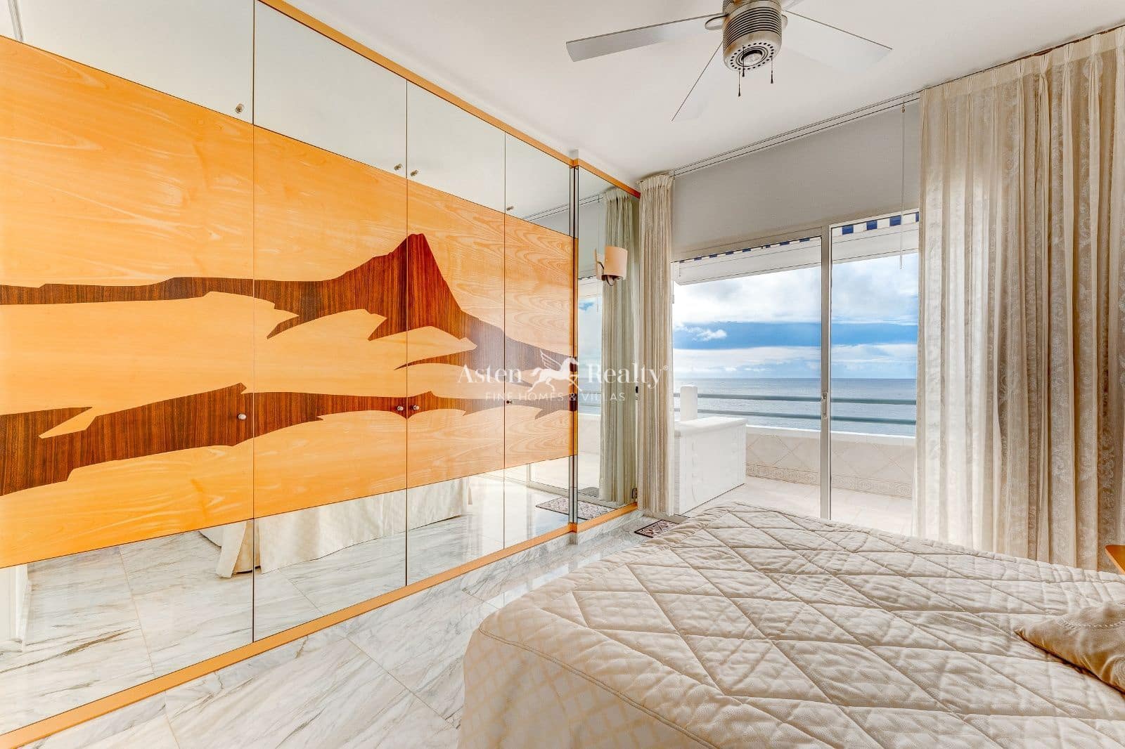 2 soverom Penthouse til salgs i Costa Adeje med svømmebasseng - € 950 000 (Ref: 9730699)