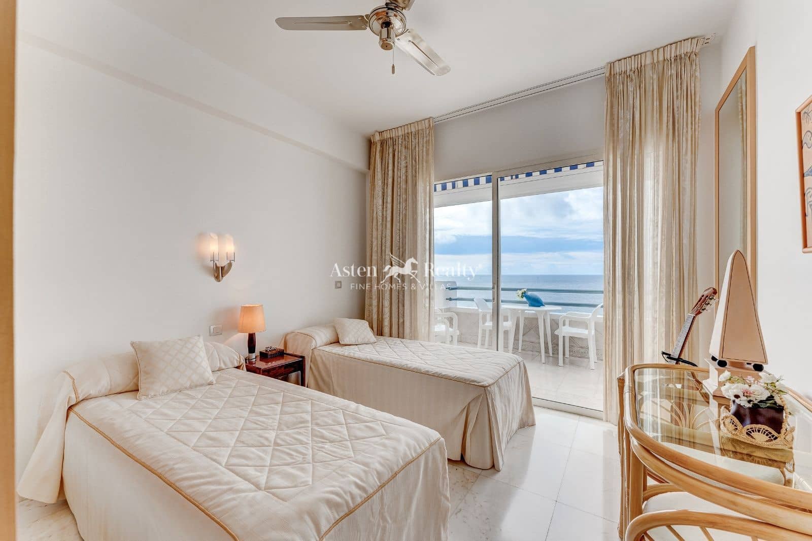 2 soverom Penthouse til salgs i Costa Adeje med svømmebasseng - € 950 000 (Ref: 9730699)