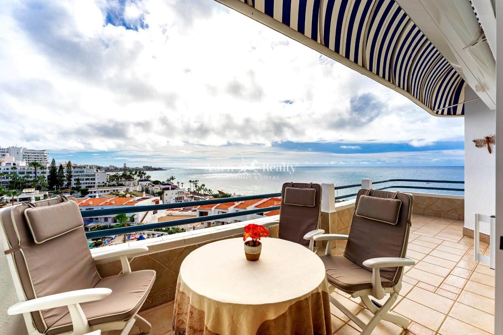 2 soverom Penthouse til salgs i Costa Adeje med svømmebasseng - € 950 000 (Ref: 9730699)