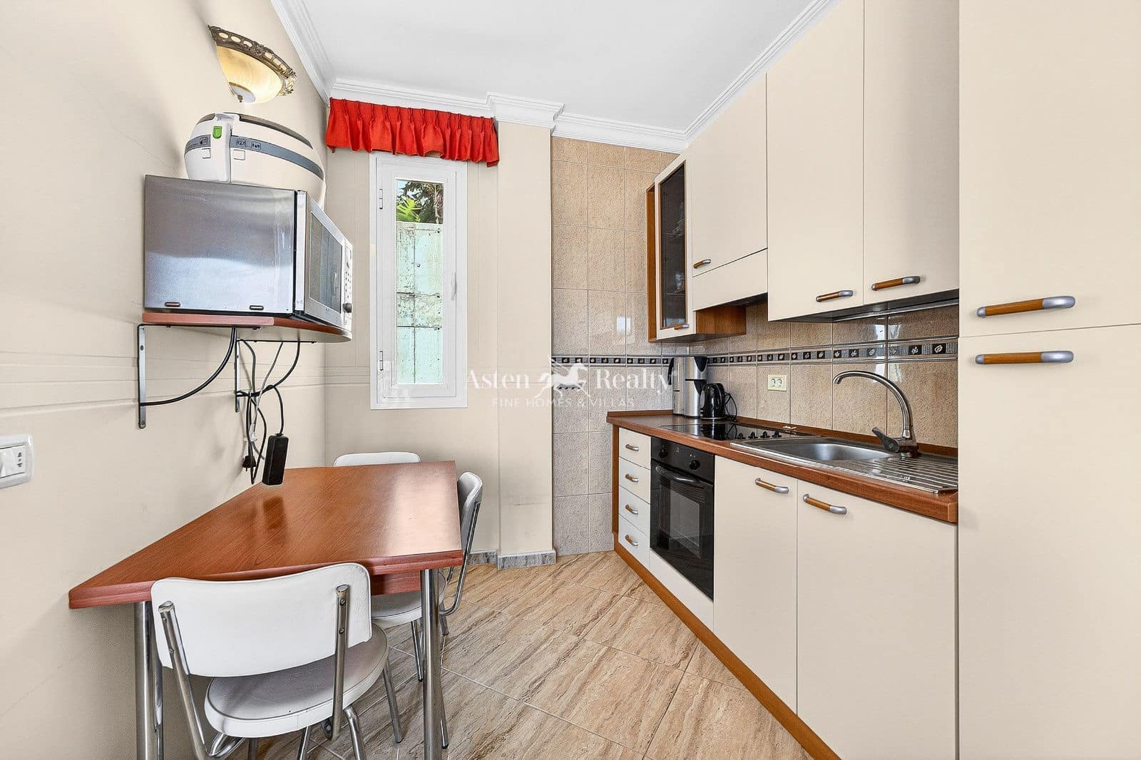 14 slaapkamer Huis te koop in Playa Paraiso met zwembad garage - € 2.590.000 (Ref: 9730700)