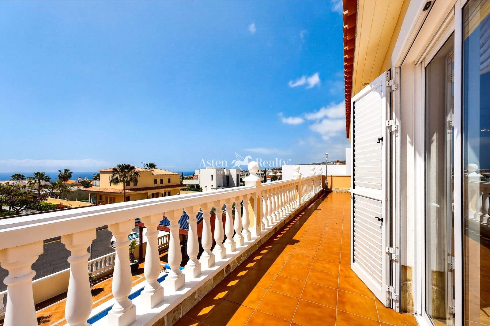 14 slaapkamer Huis te koop in Playa Paraiso met zwembad garage - € 2.590.000 (Ref: 9730700)