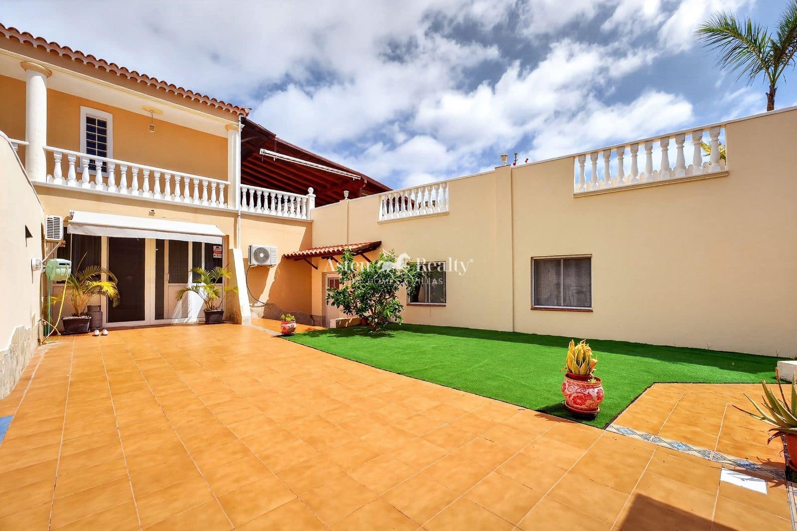 14 slaapkamer Huis te koop in Playa Paraiso met zwembad garage - € 2.590.000 (Ref: 9730700)