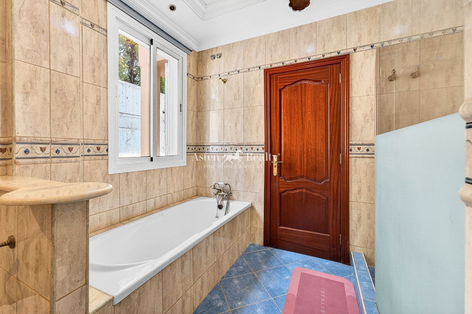 14 slaapkamer Huis te koop in Playa Paraiso met zwembad garage - € 2.590.000 (Ref: 9730700)