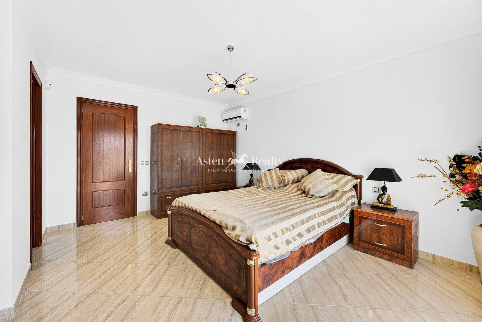 14 slaapkamer Huis te koop in Playa Paraiso met zwembad garage - € 2.590.000 (Ref: 9730700)