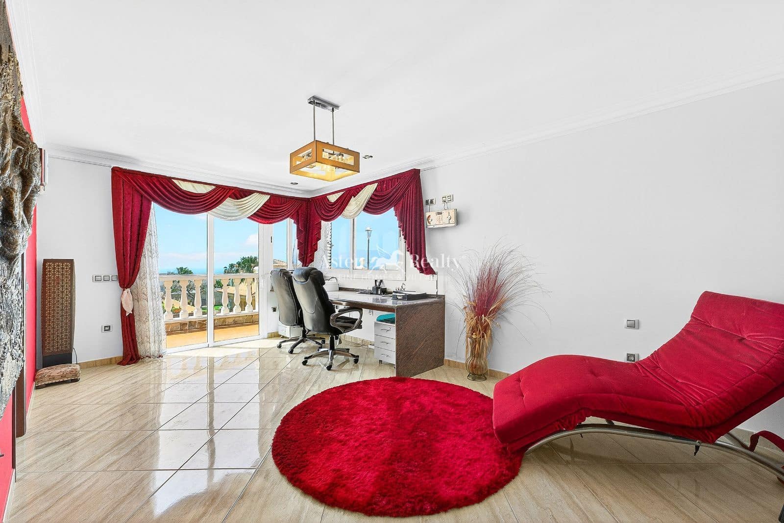 14 slaapkamer Huis te koop in Playa Paraiso met zwembad garage - € 2.590.000 (Ref: 9730700)