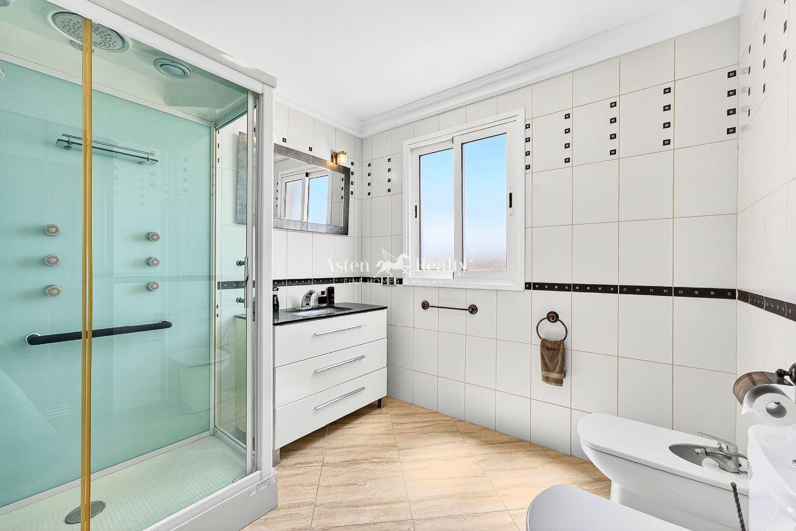 14 slaapkamer Huis te koop in Playa Paraiso met zwembad garage - € 2.590.000 (Ref: 9730700)