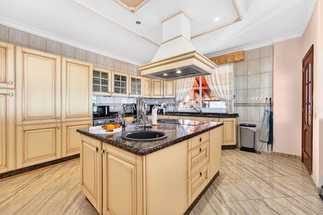 14 slaapkamer Huis te koop in Playa Paraiso, Adeje met zwembad garage - € 2.590.000 (Ref: 9730700)