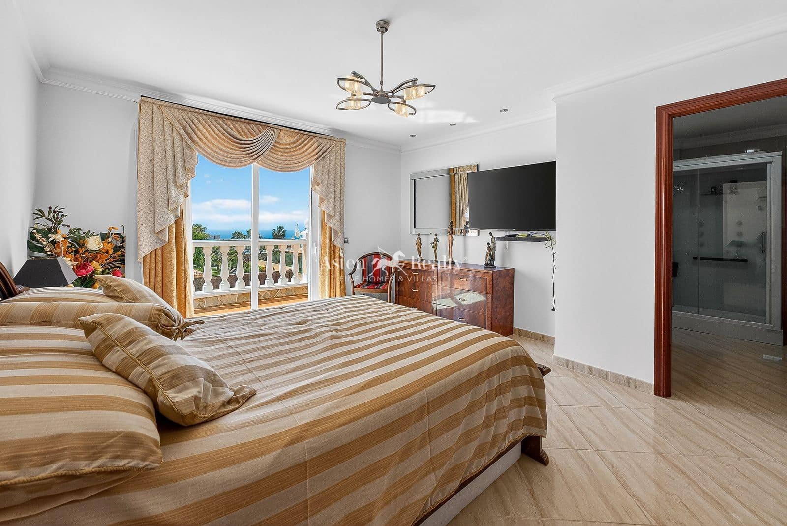 14 slaapkamer Huis te koop in Playa Paraiso met zwembad garage - € 2.590.000 (Ref: 9730700)