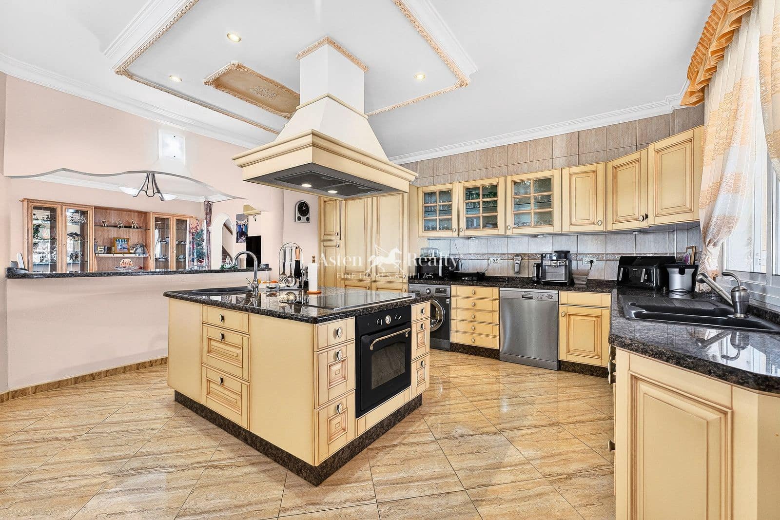 14 slaapkamer Huis te koop in Playa Paraiso met zwembad garage - € 2.590.000 (Ref: 9730700)