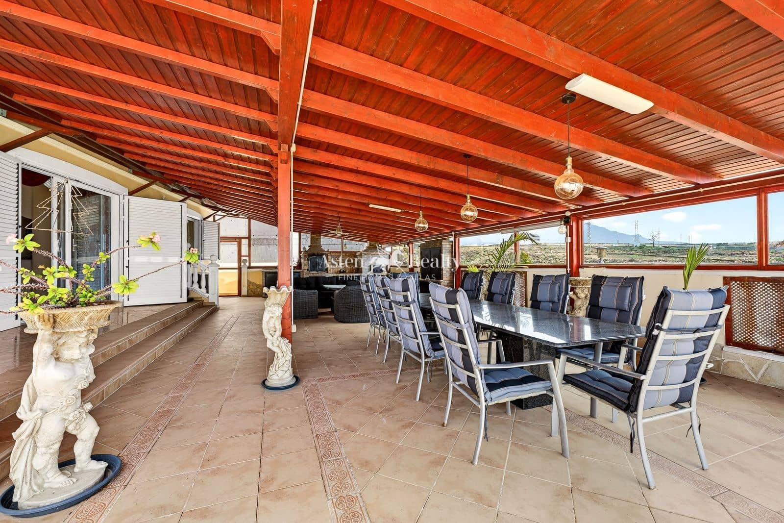 14 slaapkamer Huis te koop in Playa Paraiso met zwembad garage - € 2.590.000 (Ref: 9730700)