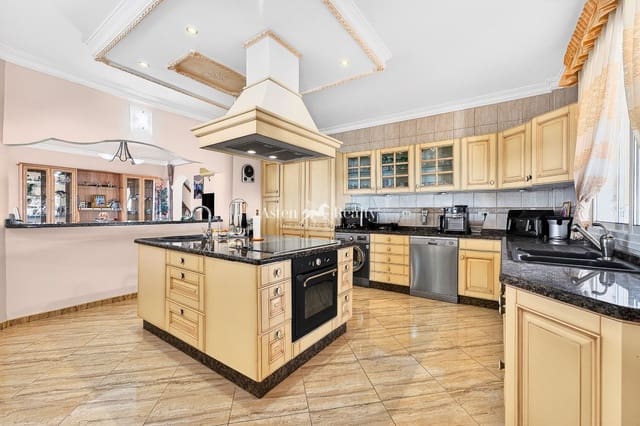 14 slaapkamer Huis te koop in Playa Paraiso, Adeje met zwembad garage - € 2.590.000 (Ref: 9730700)