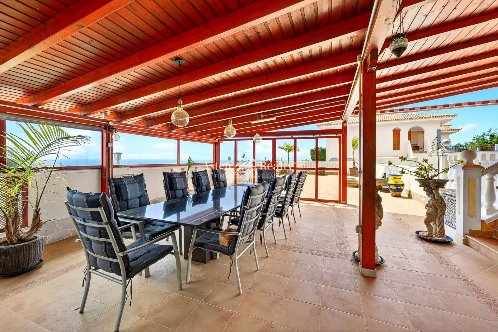 14 slaapkamer Huis te koop in Playa Paraiso met zwembad garage - € 2.590.000 (Ref: 9730700)