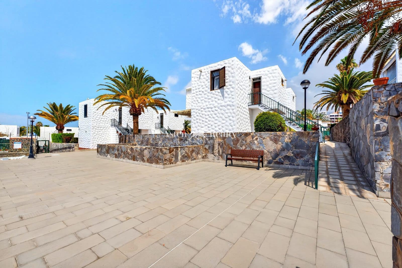 2 soverom Leilighet til salgs i Playa de las Americas med svømmebasseng - € 475 000 (Ref: 9730701)