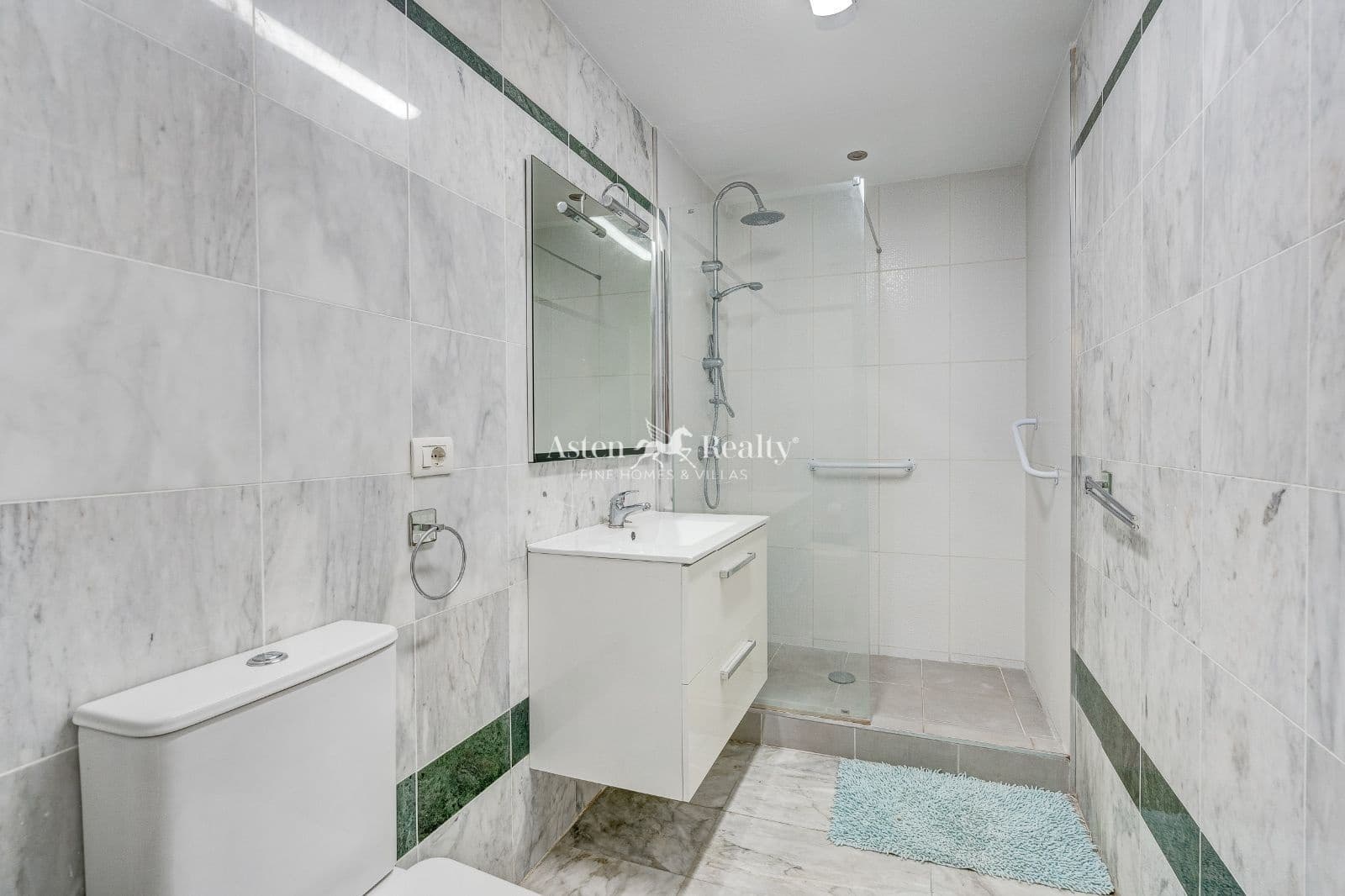 1 sovrum Lägenhet till salu i Los Cristianos med pool - 270 000 € (Ref: 9730702)