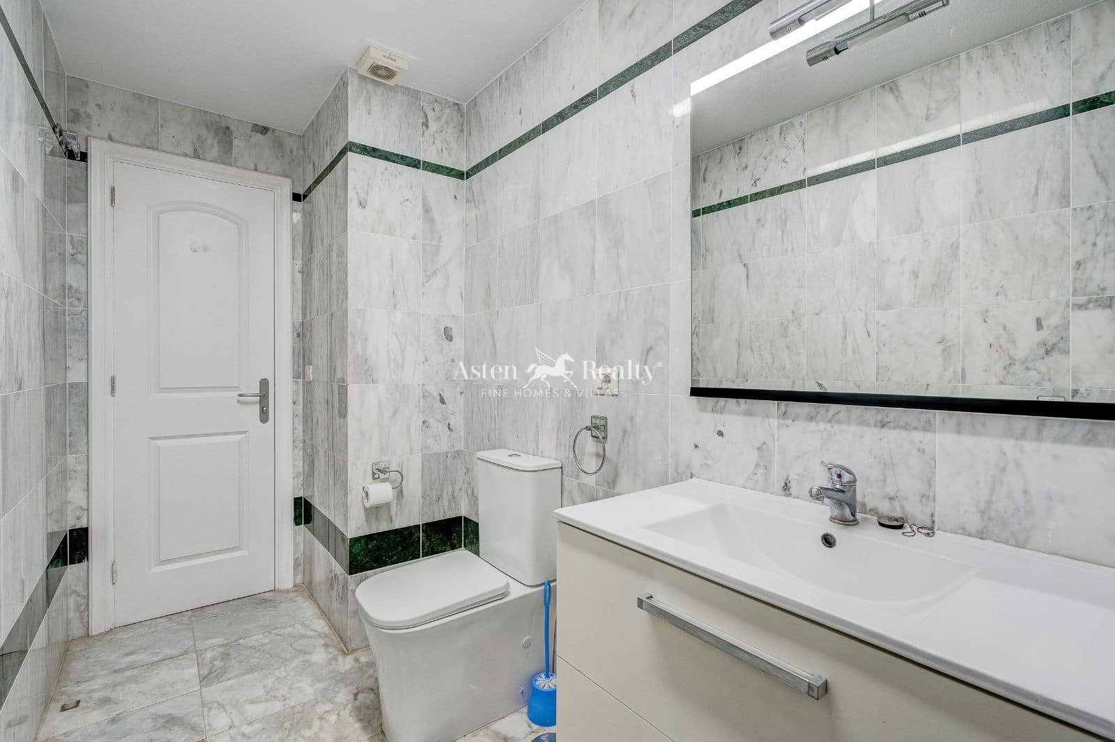 1 sovrum Lägenhet till salu i Los Cristianos med pool - 270 000 € (Ref: 9730702)