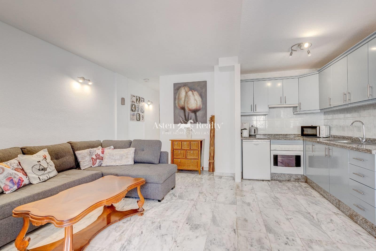 1 sovrum Lägenhet till salu i Los Cristianos med pool - 270 000 € (Ref: 9730702)