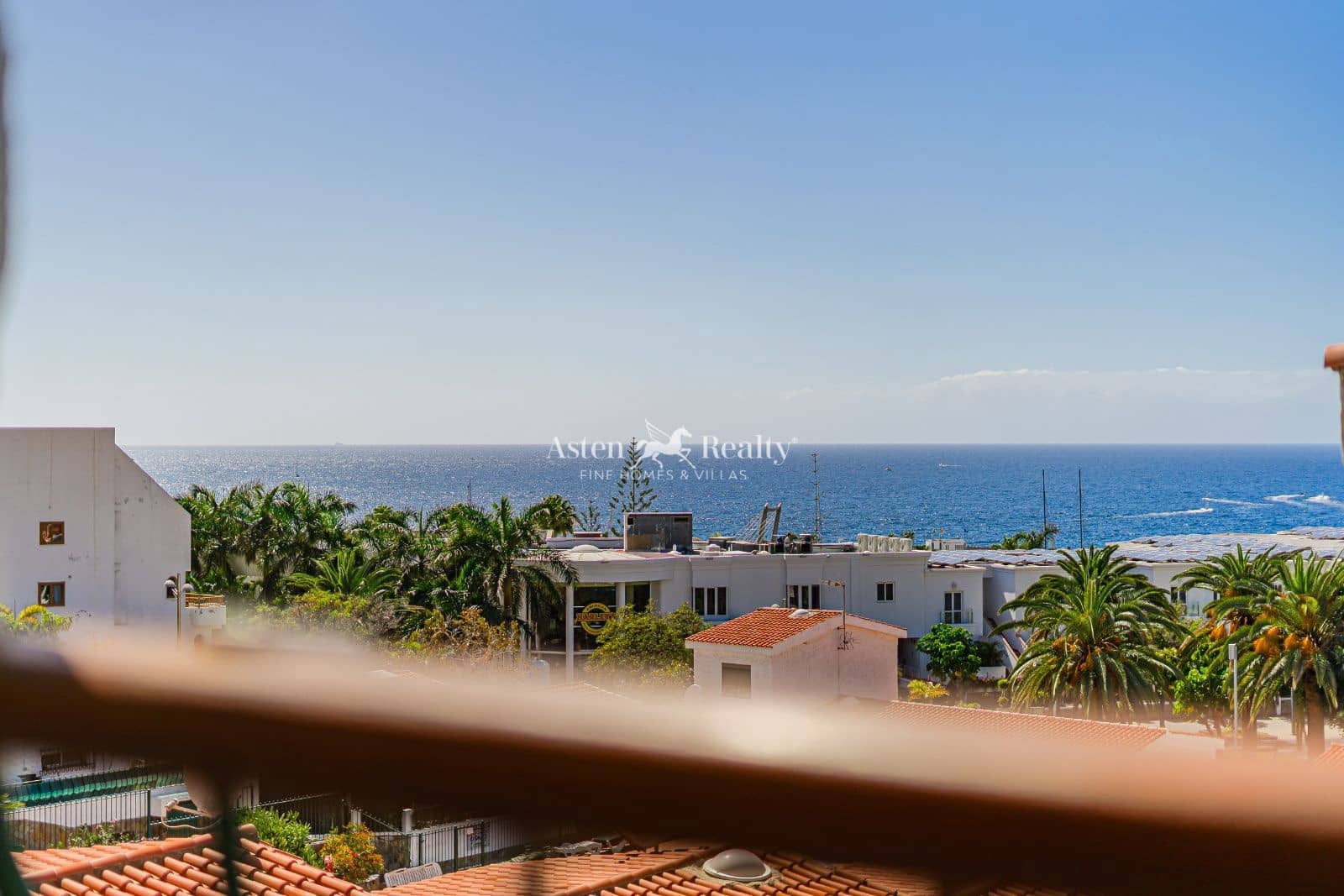 4 makuuhuone Huvila myytävänä paikassa Costa Adeje mukana uima-altaan 
autotalli - 750 000 € (Ref: 9735965)