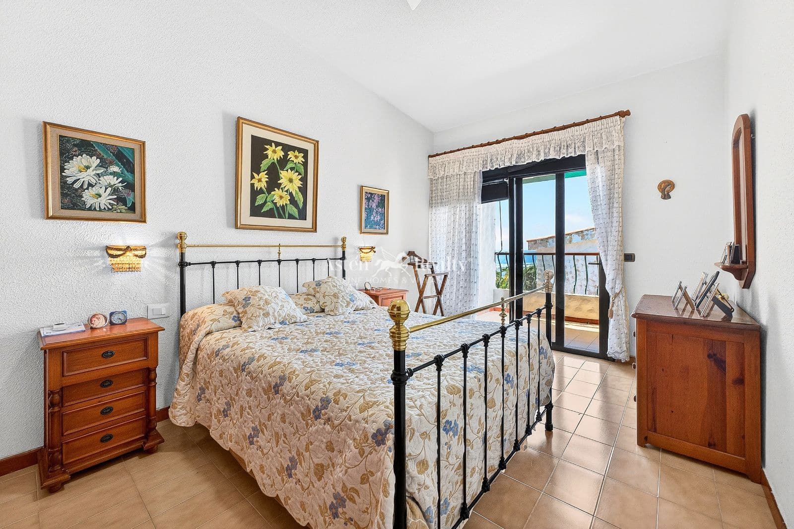 4 makuuhuone Huvila myytävänä paikassa Costa Adeje mukana uima-altaan 
autotalli - 750 000 € (Ref: 9735965)