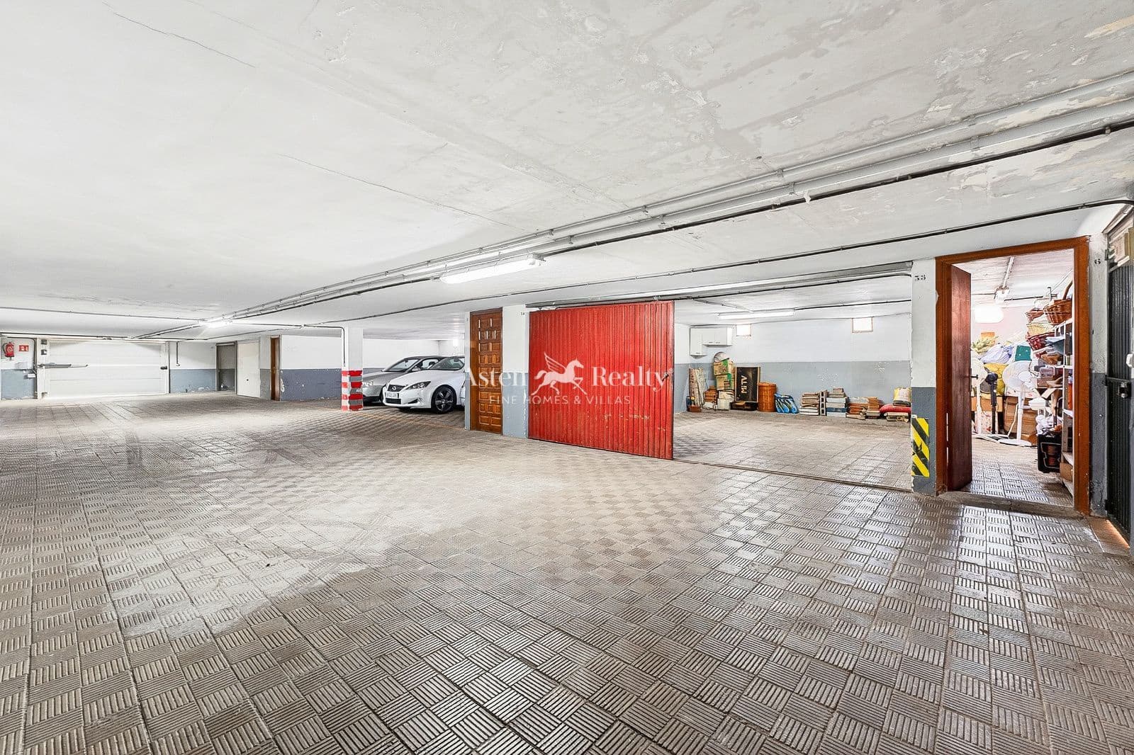 4 makuuhuone Huvila myytävänä paikassa Costa Adeje mukana uima-altaan 
autotalli - 750 000 € (Ref: 9735965)