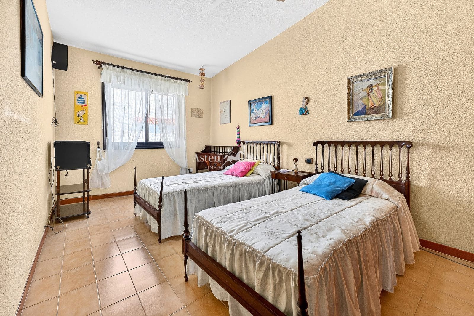 4 makuuhuone Huvila myytävänä paikassa Costa Adeje mukana uima-altaan 
autotalli - 750 000 € (Ref: 9735965)