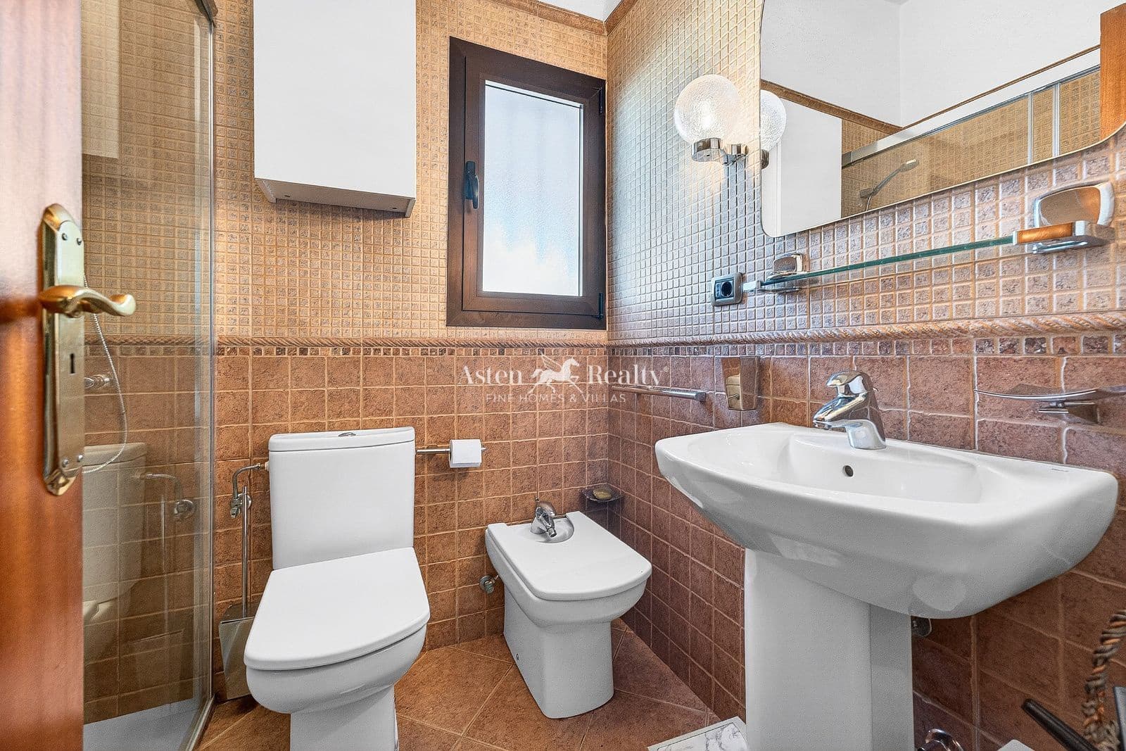 4 makuuhuone Huvila myytävänä paikassa Costa Adeje mukana uima-altaan 
autotalli - 750 000 € (Ref: 9735965)