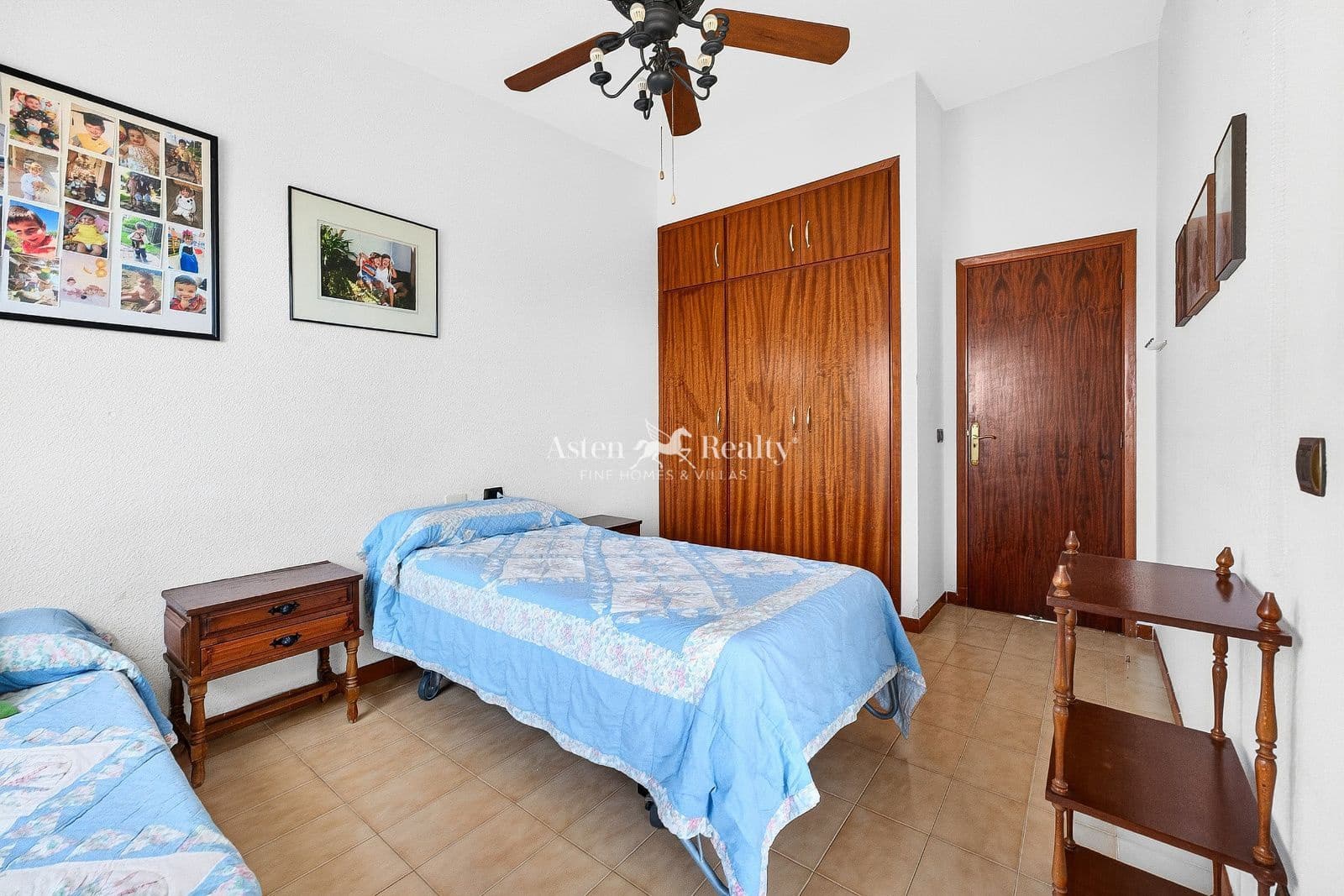 4 makuuhuone Huvila myytävänä paikassa Costa Adeje mukana uima-altaan 
autotalli - 750 000 € (Ref: 9735965)