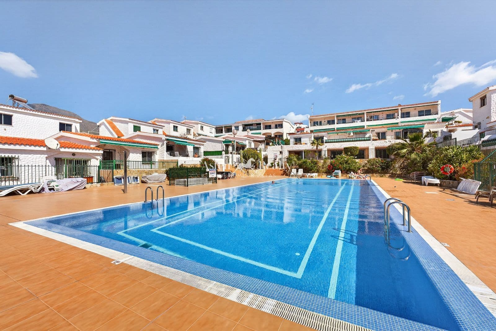 4 makuuhuone Huvila myytävänä paikassa Costa Adeje mukana uima-altaan 
autotalli - 750 000 € (Ref: 9735965)