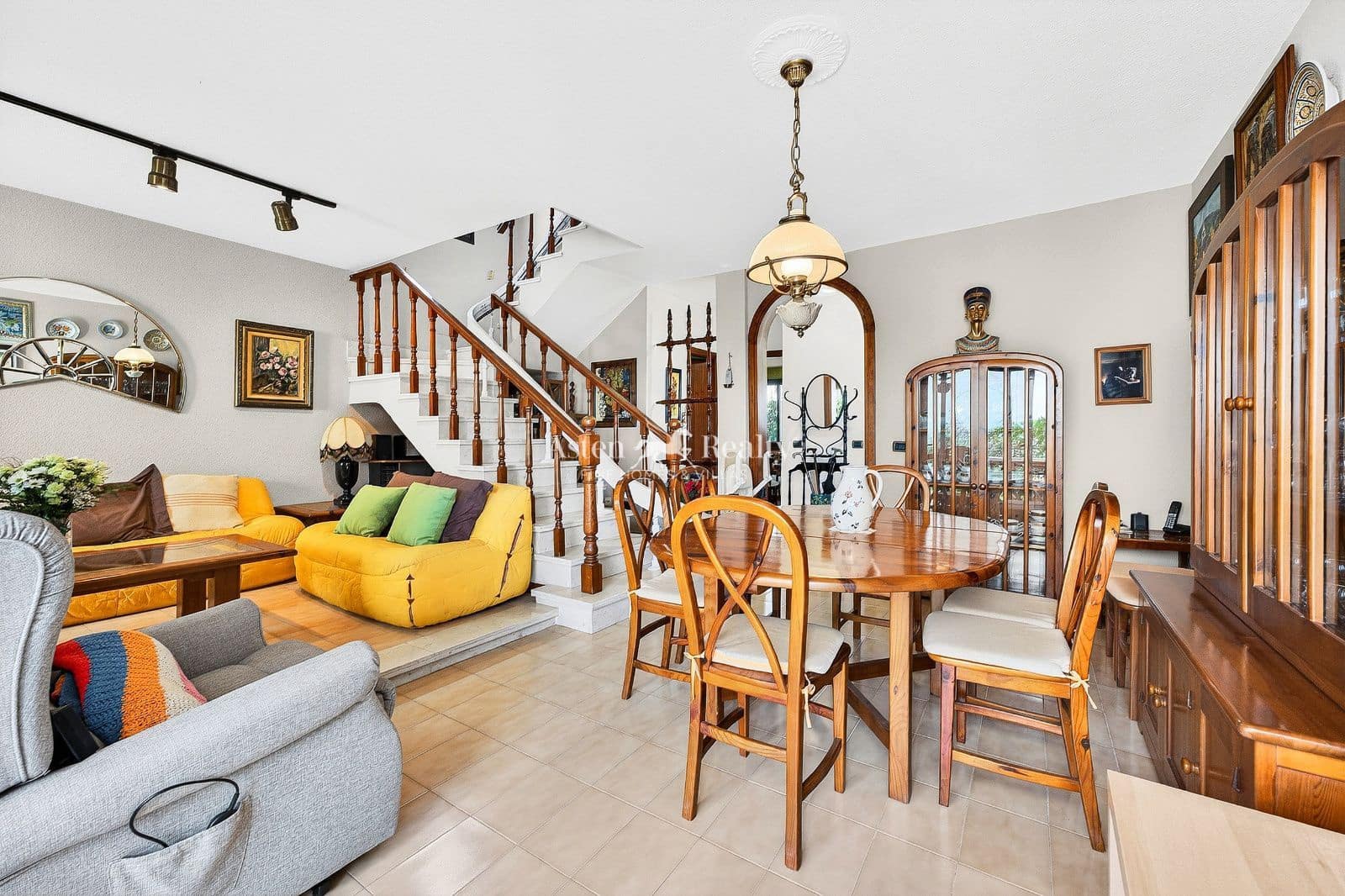 4 makuuhuone Huvila myytävänä paikassa Costa Adeje mukana uima-altaan 
autotalli - 750 000 € (Ref: 9735965)