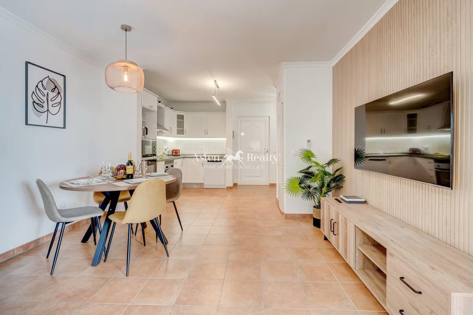 1 soverom Leilighet til salgs i Los Cristianos med svømmebasseng garasje - € 420 000 (Ref: 9737294)