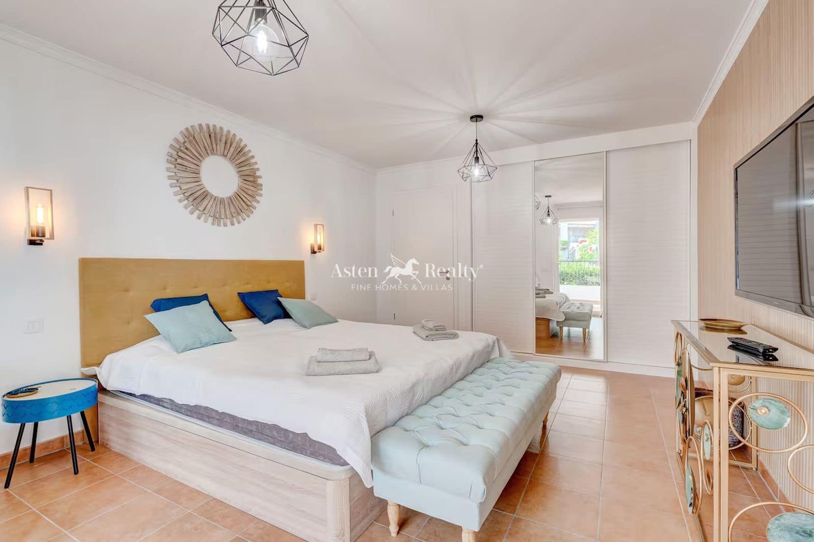 1 soverom Leilighet til salgs i Los Cristianos med svømmebasseng garasje - € 420 000 (Ref: 9737294)