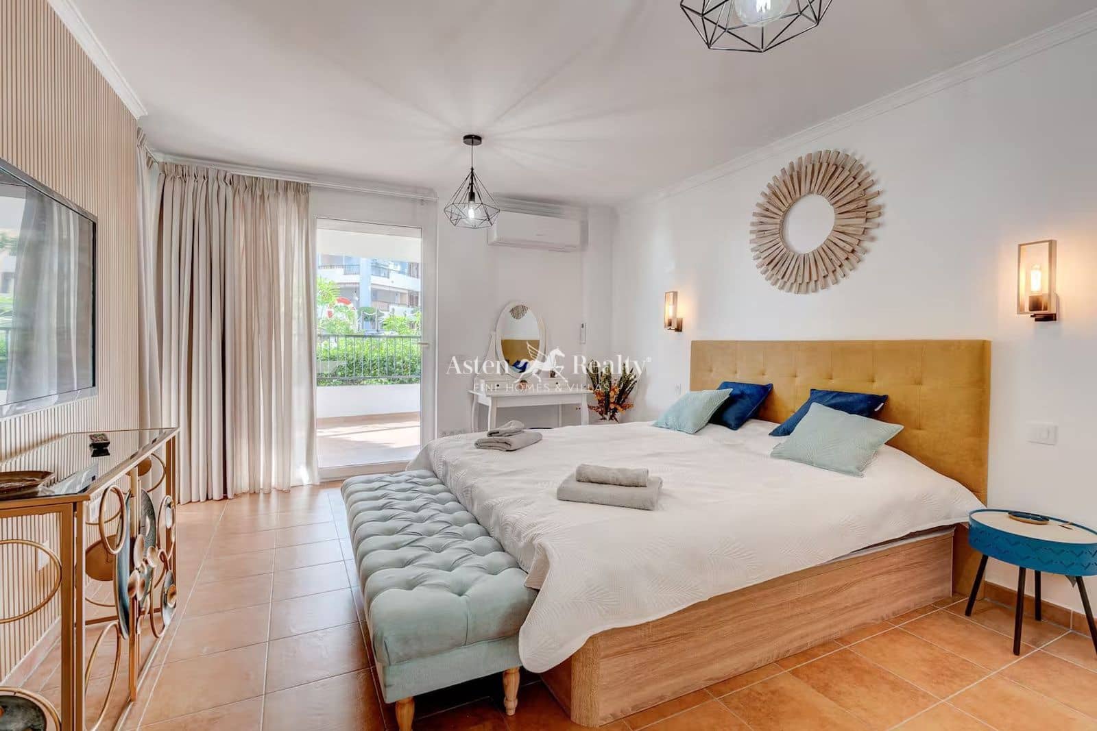 1 soverom Leilighet til salgs i Los Cristianos med svømmebasseng garasje - € 420 000 (Ref: 9737294)