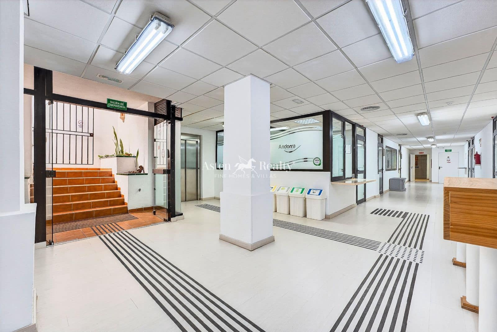 Empresa para arrendar em Playa de las Americas - 3 000 € (Ref: 9755066)