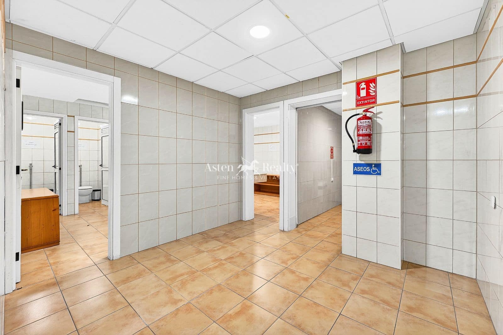 Empresa para arrendar em Playa de las Americas - 3 000 € (Ref: 9755066)