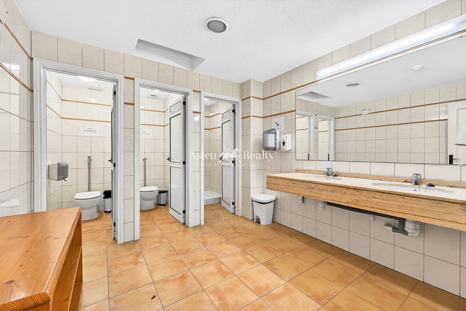 Empresa para arrendar em Playa de las Americas - 3 000 € (Ref: 9755066)