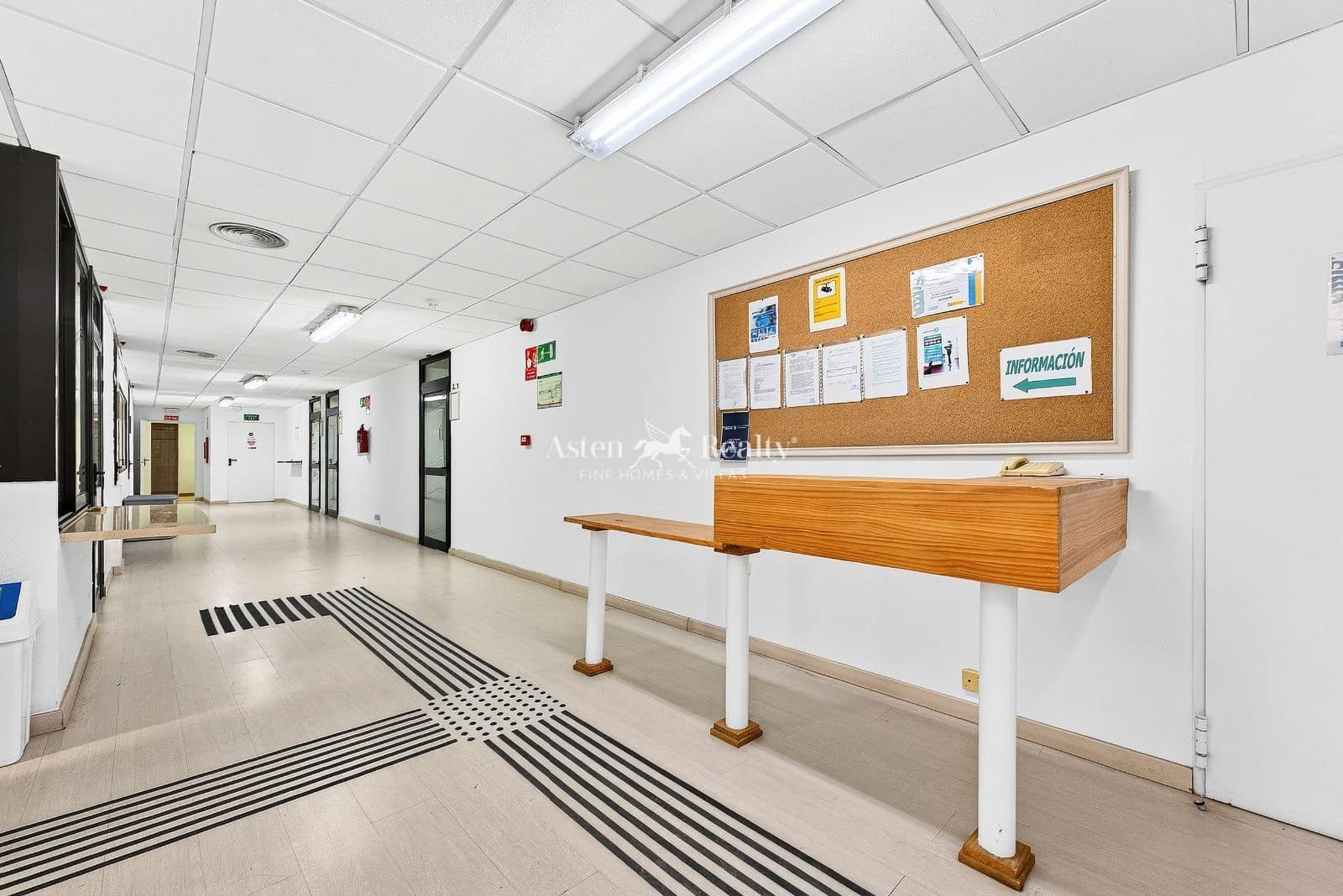 Empresa para arrendar em Playa de las Americas - 3 000 € (Ref: 9755066)