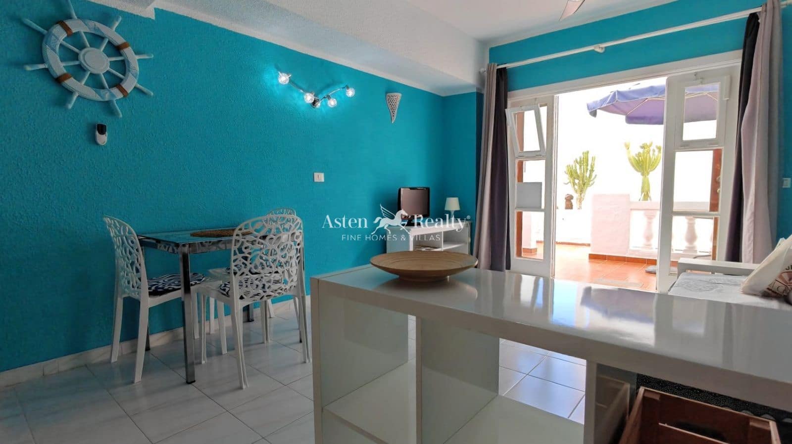 Leilighet til salgs i Los Cristianos med svømmebasseng - € 198 000 (Ref: 9761296)